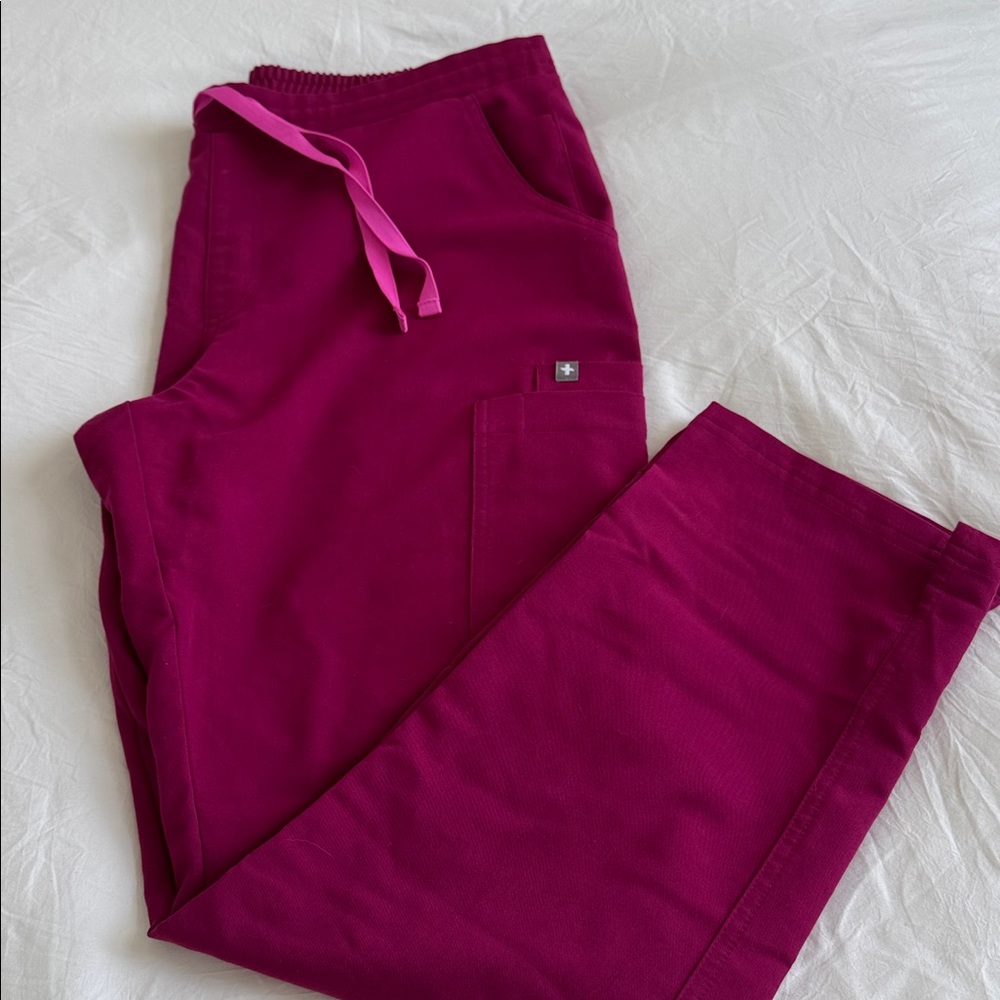 Dark Magenta Women’s Figs Yola Scrub Pants Medium Petite